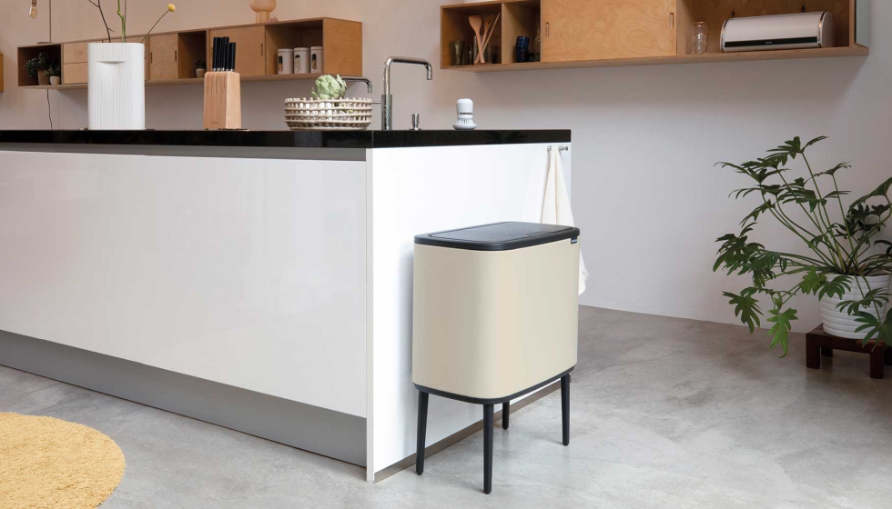 Bo Touch Bin de Brabantia acabado Soft Beige
