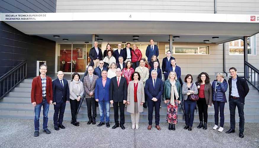 Foto de familia de la Universidad Europea del Vino