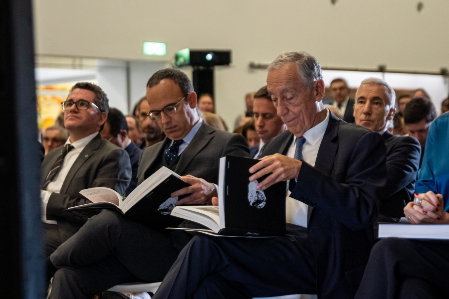 Encerramento da exposio foi marcado pelo lanamento do livro Primeira Pedra, que resume os seis anos de trabalho, investigao e arte do programa...