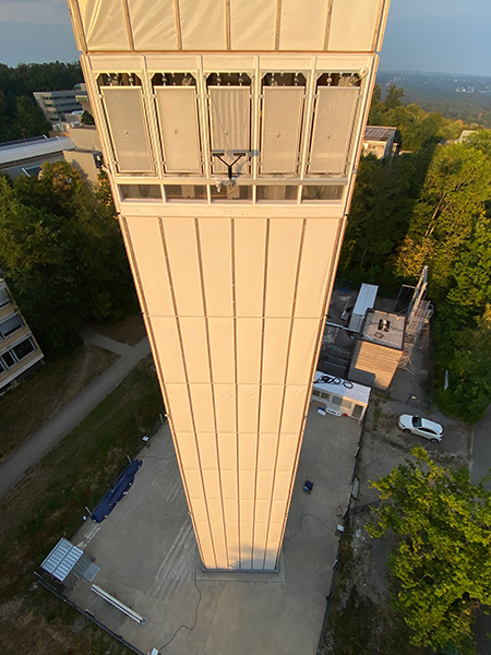 Estes materiais est�o a ser testados sob condi��es meteorol�gicas reais no arranha-c�us D1244, da Universidade de Estugarda...