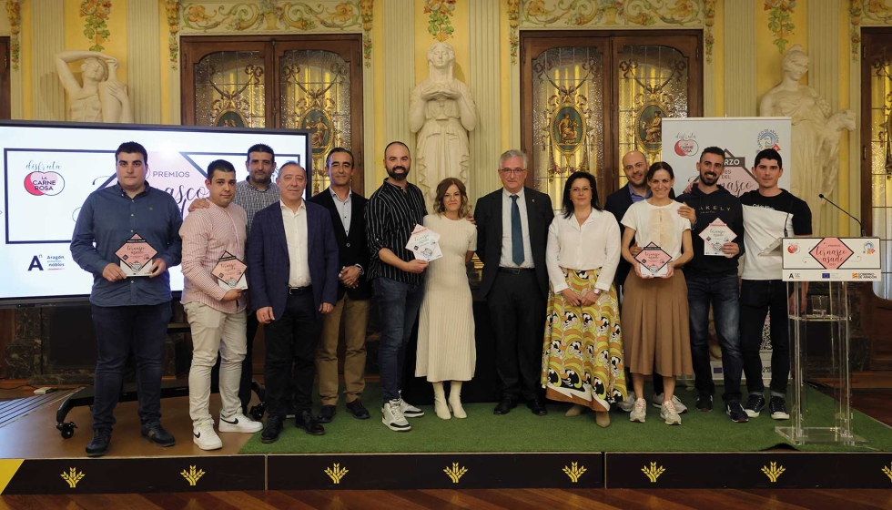 Foto de familia de los ganadores del Premio Mejor Ternasco asado de Aragn 2023