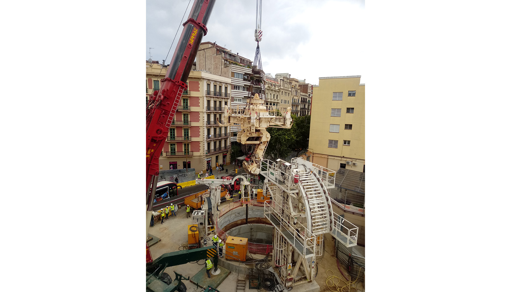 Trabajos de bajada de la maquina V.S.M. (Vertical Shaft Machine)