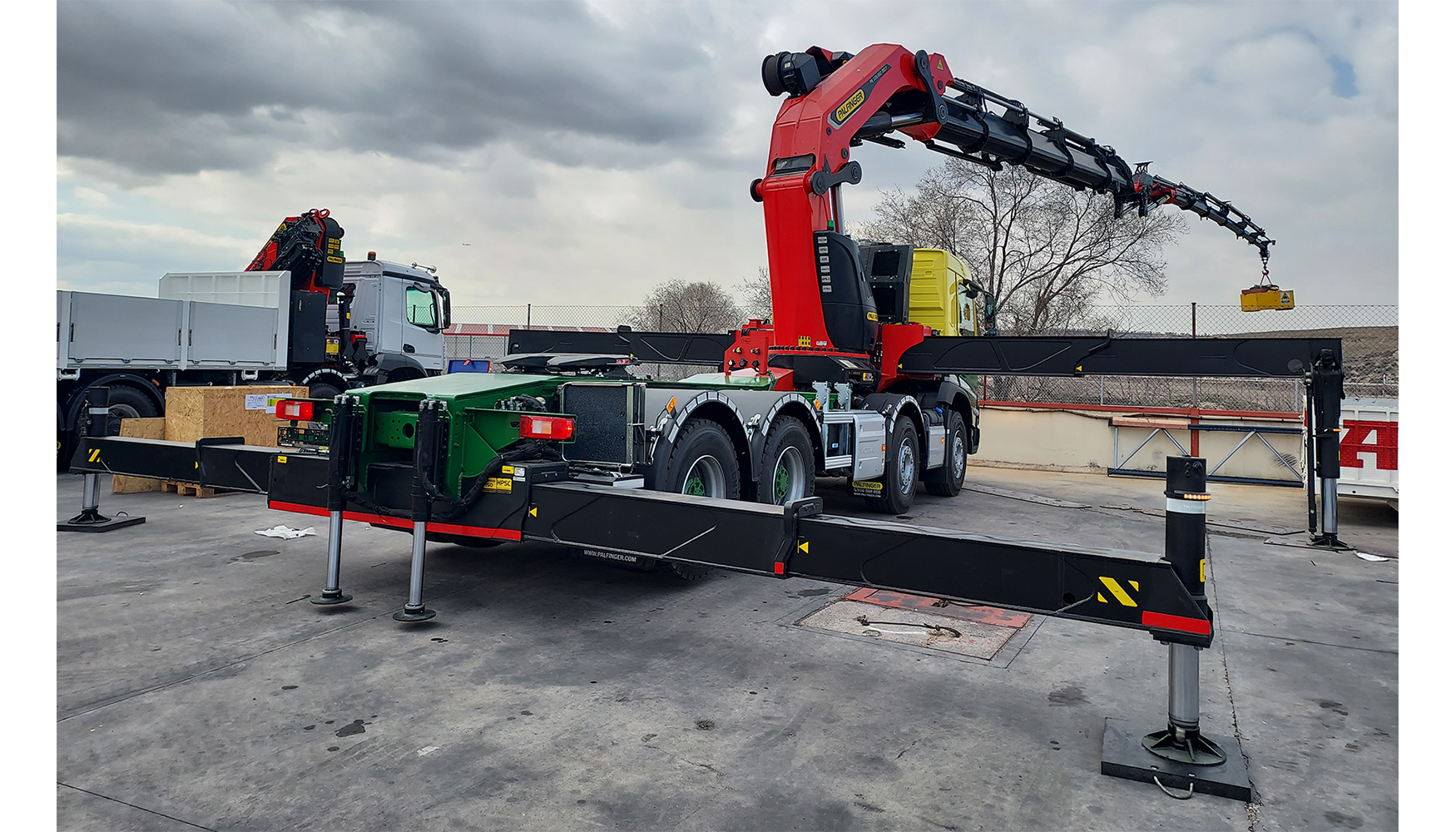  El montaje de esta gra se realiz sobre camin Volvo FMX rgido 8x4