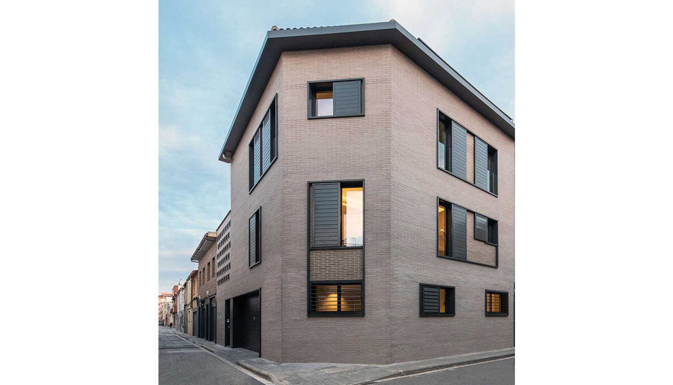 Fachada de esta vivienda, cuya orientaci�n y elecci�n de los materiales consigue un alto grado de confort, sostenibilidad...