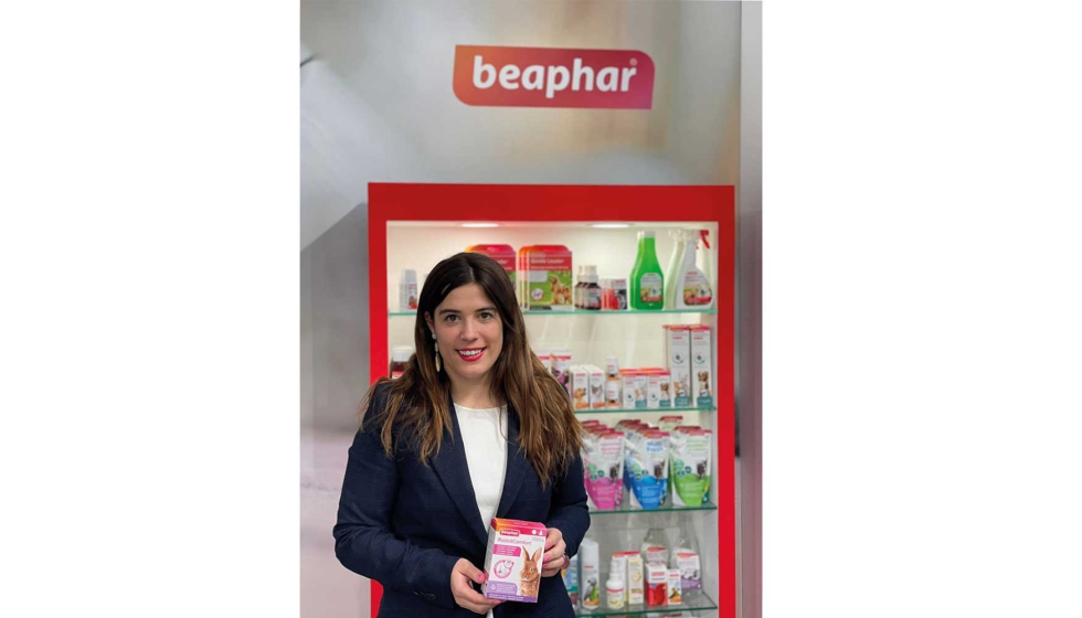Maria Alcalde, responsable de Marketing de Beaphar, presentando la solucin RabbitComfort