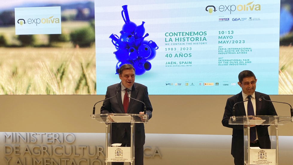 Luis Planas, ministro de Agricultura, y Francisco Reyes, presidente de la Diputacin Provicial de Jan y presidente de IFEJA...