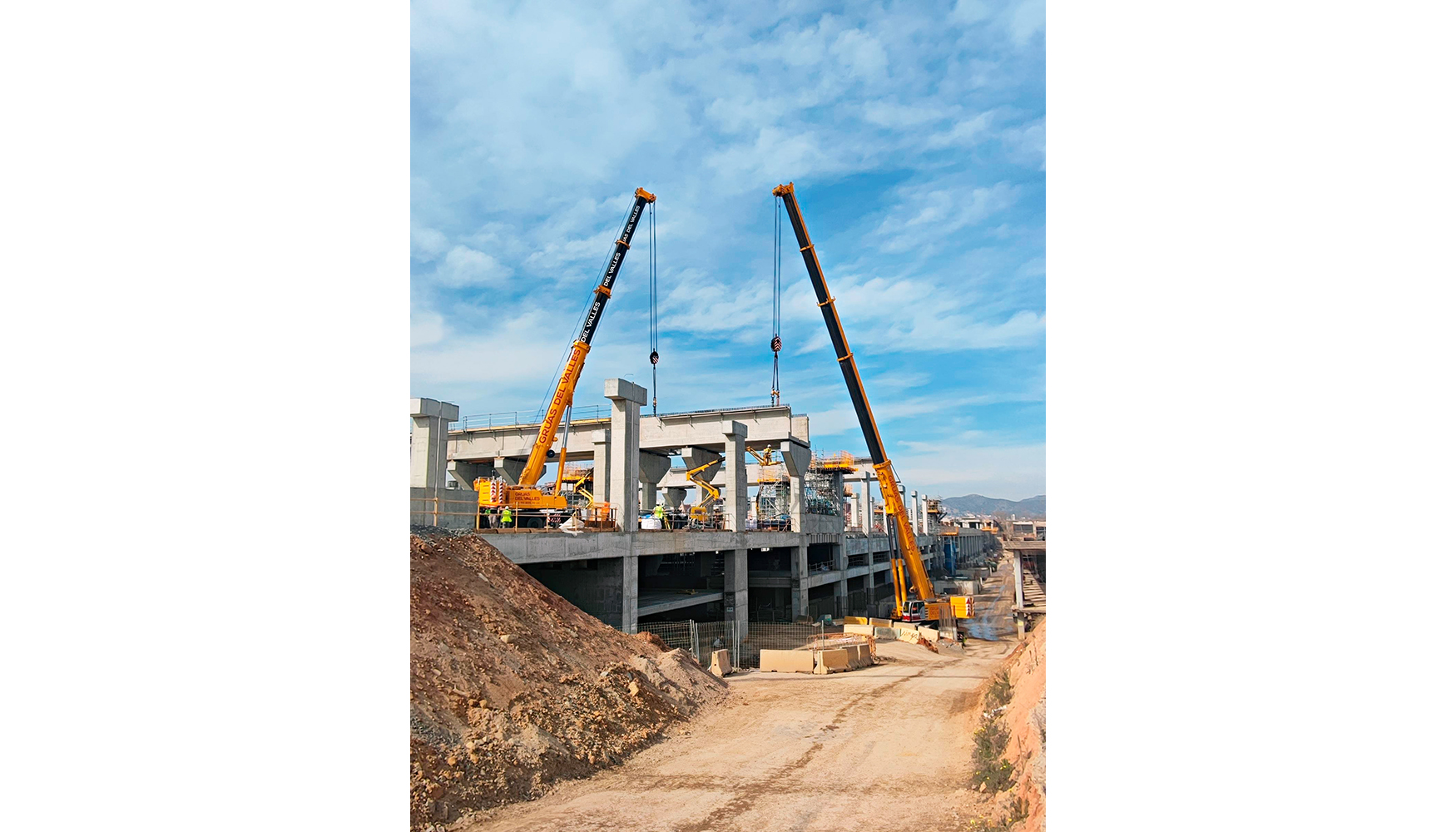 Las gras mviles Liebherr LTM 1350-6.1 y LTM 1400-7...