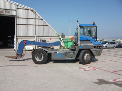 El tractor portuario Terberg RT-282 en las instalaciones de Autoterminal Barcelona
