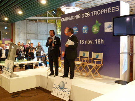 Juan Planes recibiendo su premio en Lyon, Francia