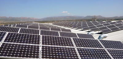 Los paneles solares son una fuente de energa renovables que tiene al vidrio como una parte fundamental de su estructura...