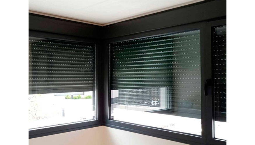 Persax desarrolla sistemas de persianas con lamas de aluminio perfilado, con una densidad de poliuretano de 90 Kg/m3...
