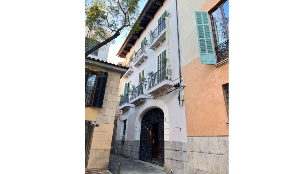Imagen de la fachada de este palacete convertido en edificio habitacional en Palma de Mallorca