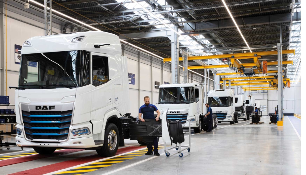 La nueva planta de montaje de camiones elctricos de DAF abarca un rea de 5.000 m2 e incluye dos lneas de montaje secundarias...