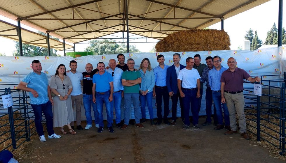 Participantes en la subasta de Fleischschaf en el Centro Agropecuario Provincial de la Diputaci�n de C�rdoba