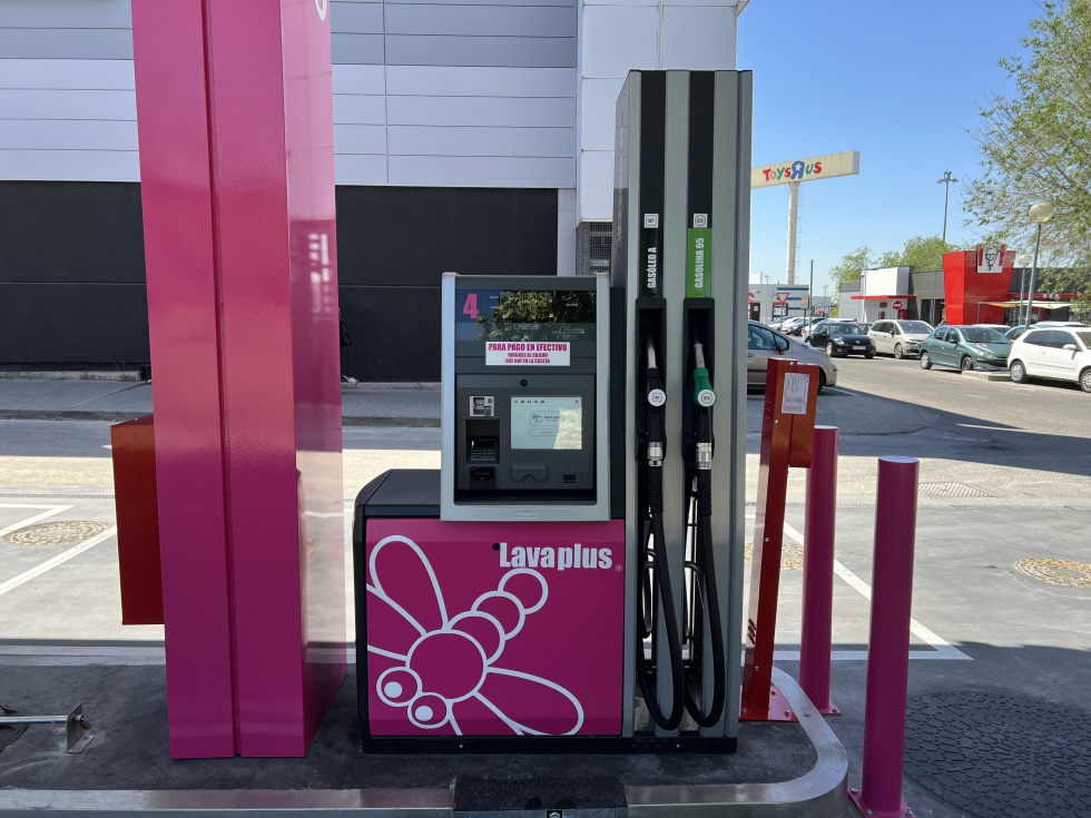 La marca mantiene su compromiso con el medio ambiente desarrollando instalaciones con poco consumo de agua...