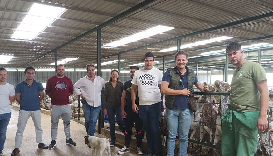 Visita de los alumnos del Centro Ifapa Rancho de la Merced a la explotaci�n de raza Florida de Juan Antonio Gonz�lez en San Jos� del Valle (C�diz)...
