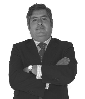 Alejando Galn es diplomado en Marketing, Administracin y Direccin de Empresas por Icade e inici su carrera en el sector inmobiliario en 1997...