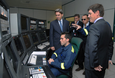 Momento de la visita de Vicente Rambla a las instalaciones de BP Oil en el polgono El Serrallo de Castelln