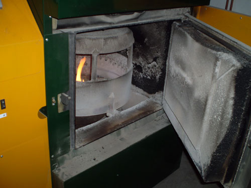 La caldera de biomasa de la escuela de Tabuyo del Monte
