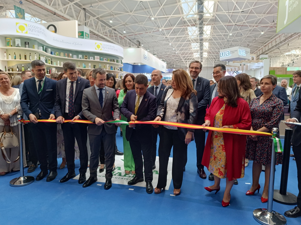 Instante de la inauguracin oficial de Expoliva 2023, evento reconocido como la feria ms importante a nivel mundial en el sector de la olivicultura...