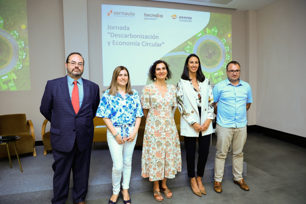 Durante el evento se celebr una mesa redonda sobre la industria automotriz frente al reto de un modelo de produccin y consumo descarbonizado y la...