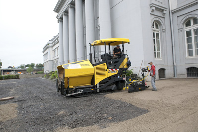 La Bomag BF 300 sobresale por su capacidad de adaptacin a superficies variadas