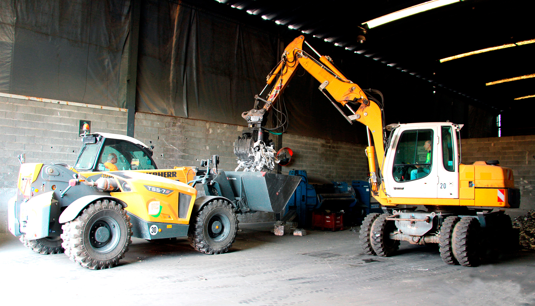 Los manipuladores telescpicos Liebherr T 60-9s y T 55-7s de Ambigroup realizarn trabajos de reciclaje, gestin de residuos y chatarra...