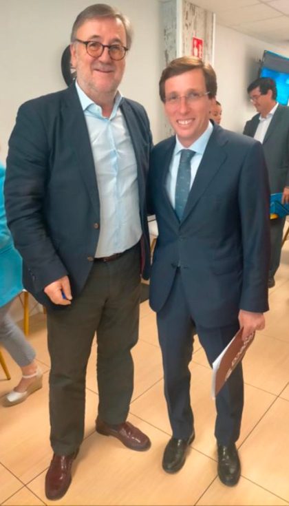 Robert Bened, gerente de Anfapa, con el Alcalde de Madrid, Jos Luis Martnez-Almeida
