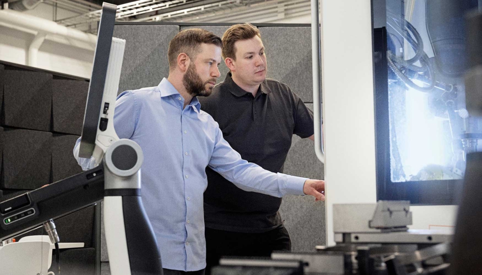 Los ingenieros de Sandvik Coromant Henrik Loikkanen y Jakob Pettersson recibieron el encargo de crear una rplica en acero inoxidable...