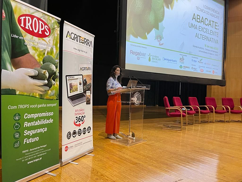 Sónia Ramalho, diretora da revista Agriterra, na apresentação da I Conferência Técnica do Abacate