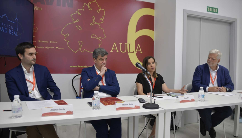 El OeMv moder en Fenavin una mesa redonda sobre turismo y vino