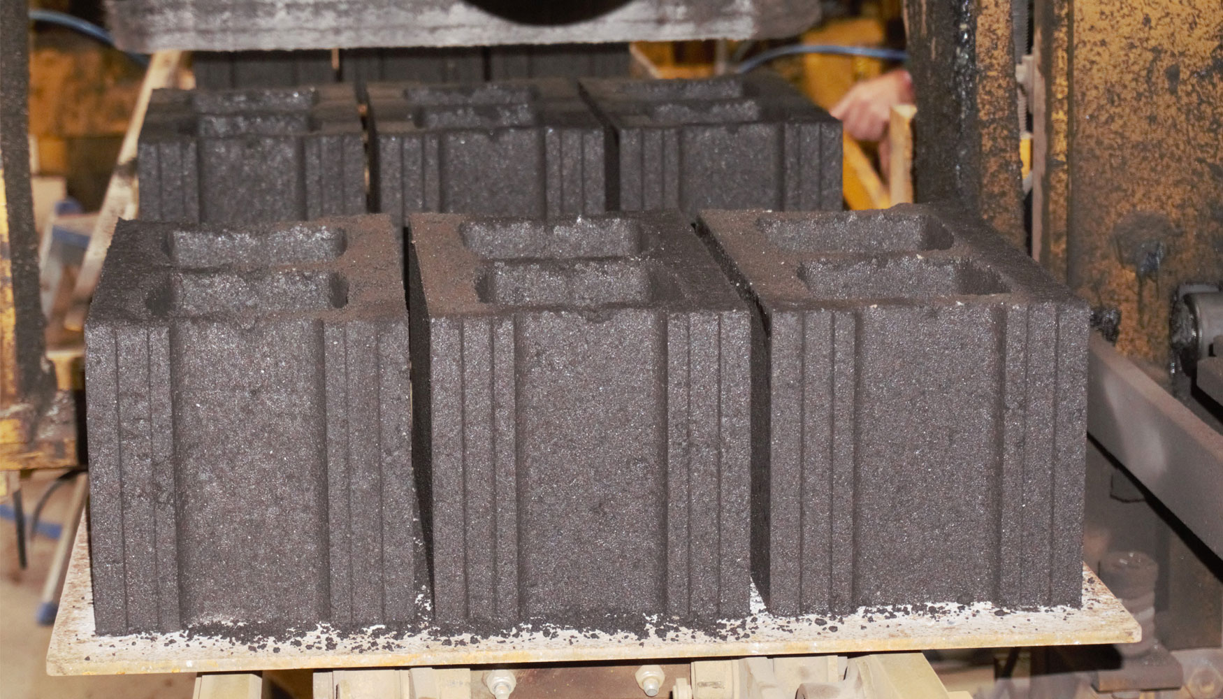 Bloque de hormign fabricado con escorias de acera obtenido en el seno del proyecto Keops