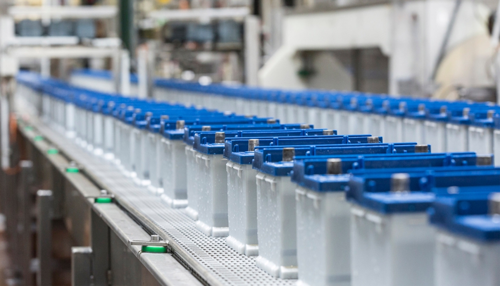 Clarios lleva ms de un siglo reciclando bateras de plomo para producir otras nuevas