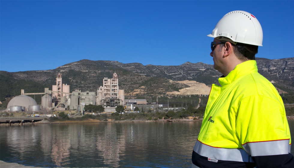 Para cumplir este cometido se han instalado varios centros de recogida de residuos marinos en el puerto de Alcanar y otros puntos de Catalua...