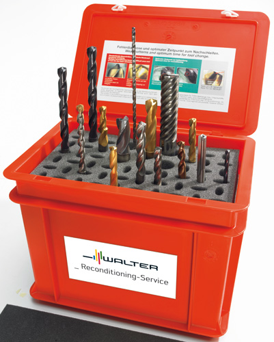 Las herramientas se recogen y entregan al cliente en una caja roja, un contenedor especial para el transporte