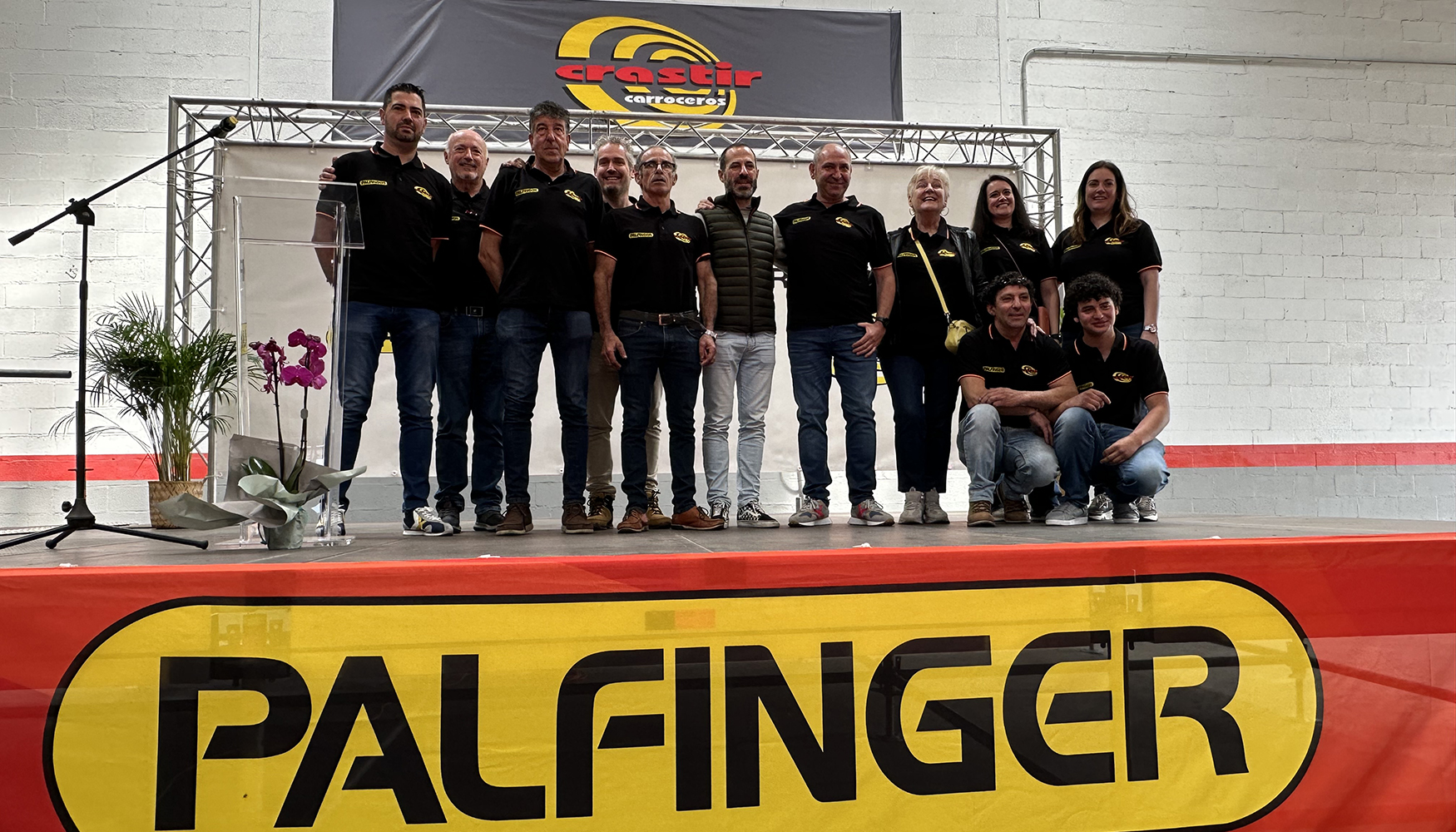 Foto de familia con el equipo de Crastir/Palfinger