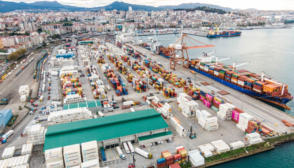 Movimiento de contenedores en el Puerto de Vigo