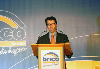 Jos Mara Mena, presidente de Bricogroup, durante su discurso de agradecimiento