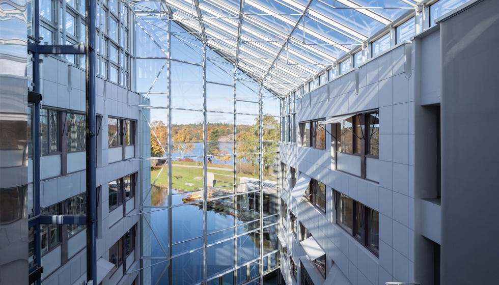 La naturaleza de Ora, en conjuncin con aluminio recicaldo post-consumo, hace que sea ideal para fachadas sostenibles. Foto: Saint-Gobain Glass...
