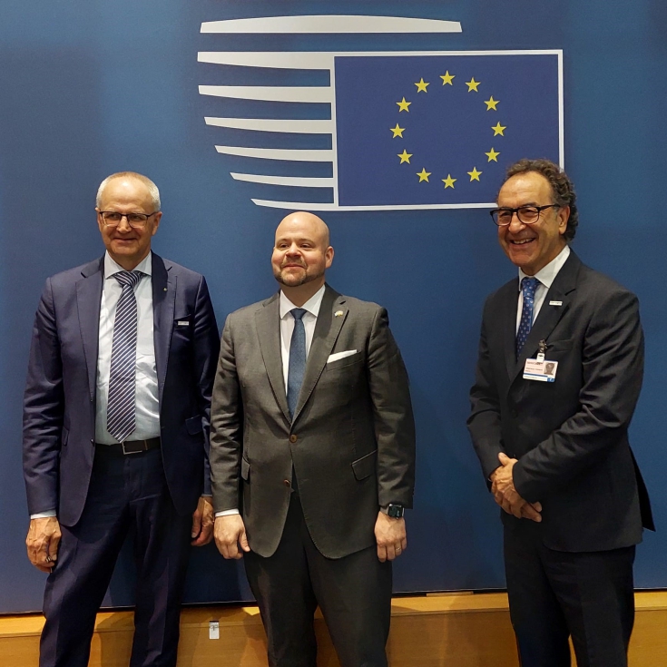 Ramn Armengol (d) junto al presidente del Consejo Agricultura de la UE, Peter Kullgren y el vicepresidente del COPA, Palle Borgstrm...