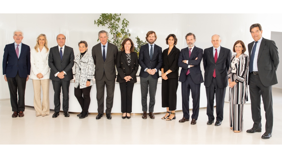 Jos Manuel Entrecanales, presidente de Acciona Energa (quinto por la izquierda), con los integrantes del Consejo de Administracin de la compaa...