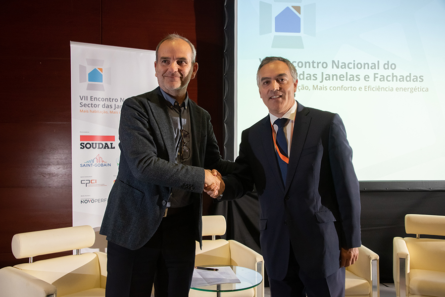 Aleix Torn, em representao da Interempresas com Joo Ferreira Gomes, presidente da ANFAJE