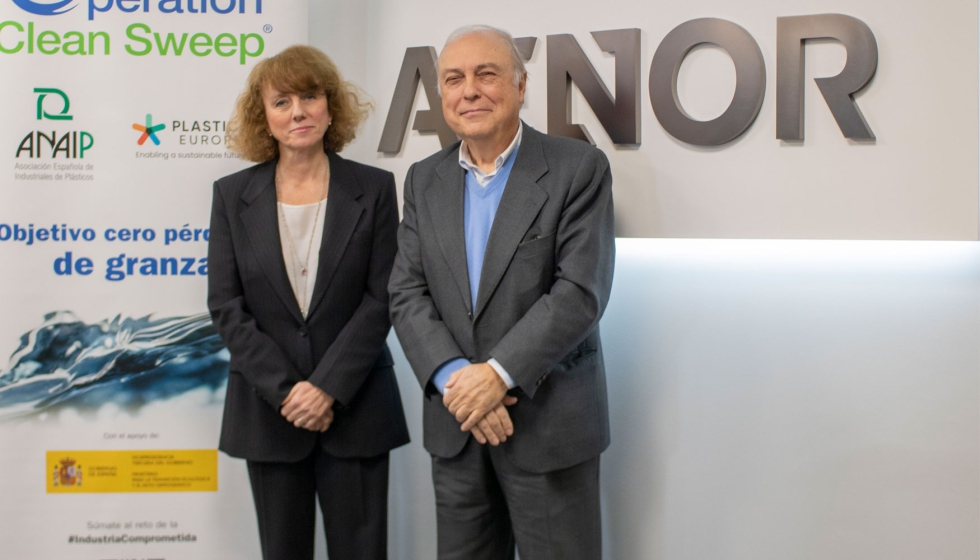 En la imagen, Yolanda Villaseor, directora de Certificacin de Productos de Aenor; y Luis Cediel, director Ggneral de Anaip...