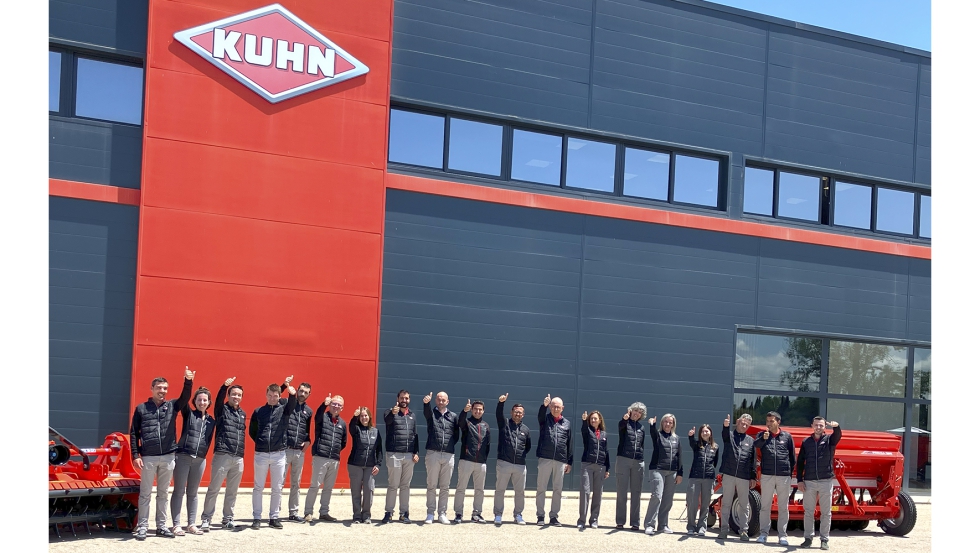 Equipo de Kuhn Ibrica en las instalaciones de la empresa en Huesca