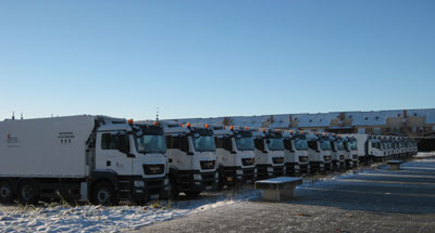 Vista frontal de los 18 camiones de recogida de residuos slidos cuyo coste se aproxima a los 3 millones de euros...