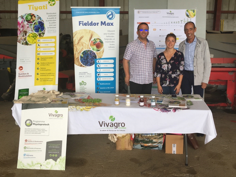 A la derecha de la imagen, Joxan Madinabeitia (Agri'Vrac), junto a los responsables de la empresa Vivagro presentes en 'Mas Avenir'...