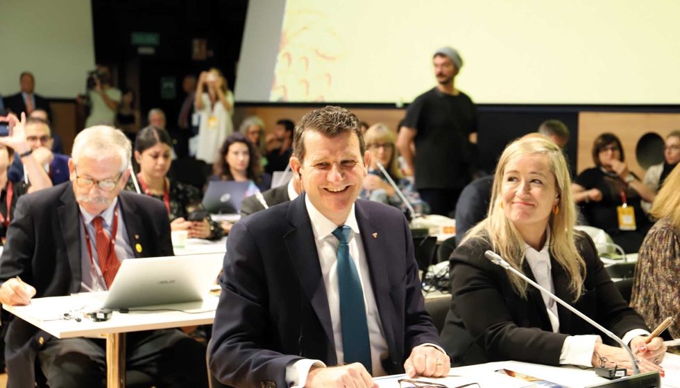 La 21 Asamblea General de la OIV, reunida en Jerez de la Frontera, Espaa, eligi al Doctor John Barker, de Nueva Zelanda...