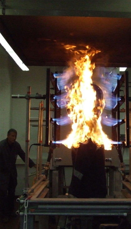 Figura 7: Fotografia real del ensayo del ERA completo en la fase de exponerse a la accin directa de los quemadores de propano...