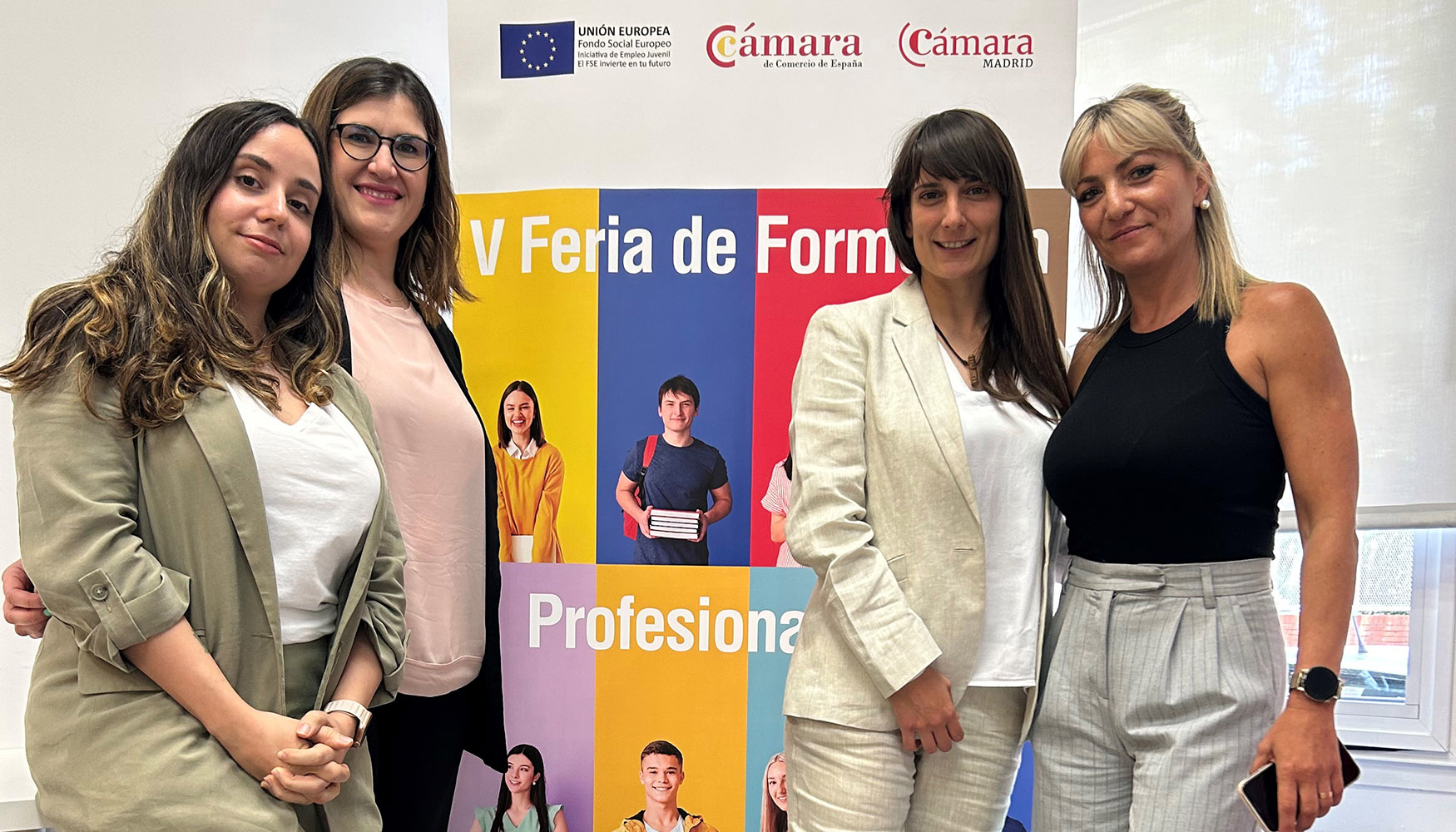 De izquierda a derecha: Laura Perete, Susana Fernndez, Marta Marn y Beln Lpez, project manager Red de Embajadores de la FP Dual...