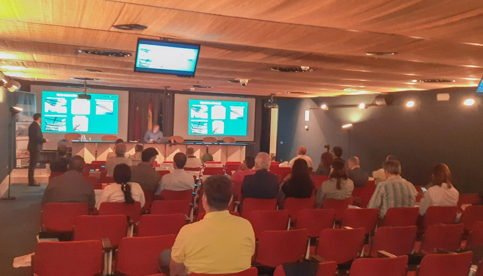 Un instante de las presentaciones de las soluciones de Grupo Teyco en durante las jornadas profesionales celebrada sen el COAMU...